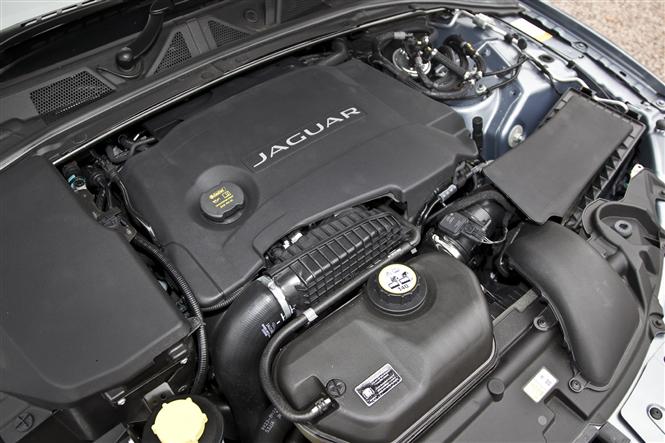 Jaguar дизель. Двигатель Jaguar XF 3.0. Jaguar XF 3.0 Diesel двигатель. Мотор Ягуар XF 3.0 2016. Двигатель на Ягуар XF 3.0 дизель 2012.